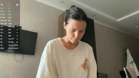 Mia online show from 09.11.25