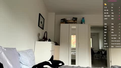 Mia online show from 10.03.25