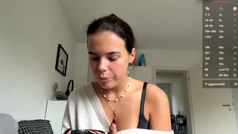 Mia online show from 10.12.25