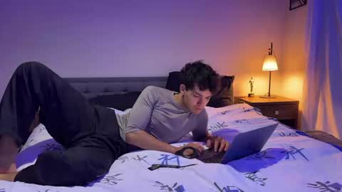 Snapshot of wilddesiree_ chatting on 10.11.25 WildDesire online show from 10.11.25