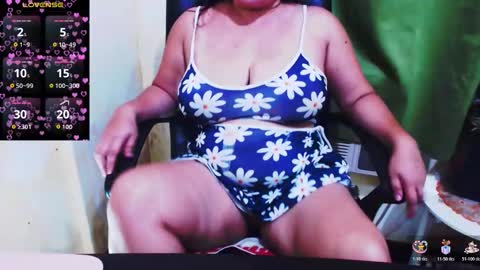 Snapshot of wildhotasianx chatting on 12.21.25 wildhotasianx online show from 12.21.25