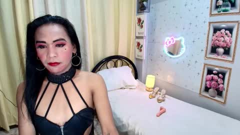 Snapshot of wildnika chatting on 09.29.25 wildnika online show from 09.29.25