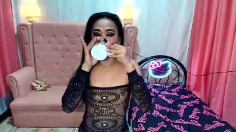 Snapshot of wildnika chatting on 10.19.25 wildnika online show from 10.19.25