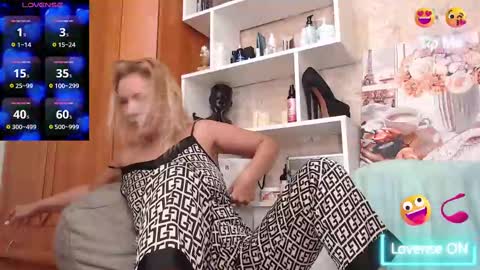 Snapshot of wildroze chatting on 03.12.25 Rosa online show from 03.12.25