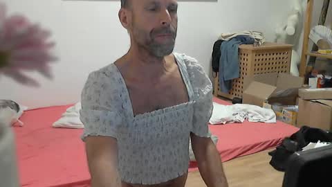 Snapshot of willbillbillwill chatting on 10.10.25 Lilian online show from 10.10.25