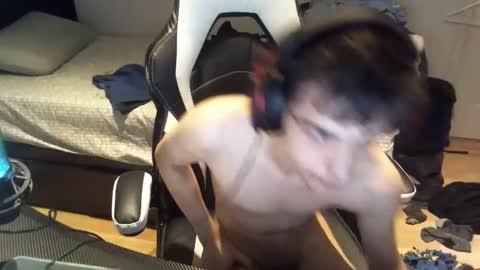 Snapshot of willfro_ chatting on 10.18.25 willfro_ online show from 10.18.25