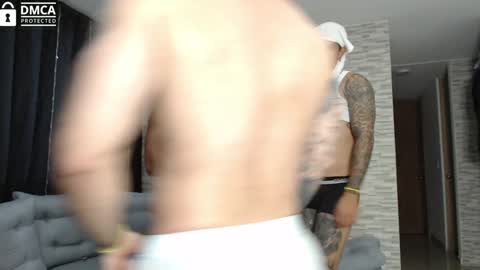 Snapshot of willhottwil1 chatting on 01.10.25 BISEXUAL guys playing a little FOLLOW online show from 01.10.25