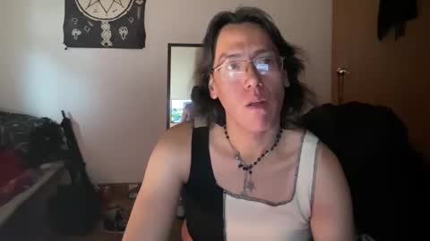 Snapshot of willlohne5 chatting on 11.18.25 Ville Lohner online show from 11.18.25