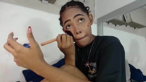 Snapshot of willow_smitt_ chatting on 11.07.25 luna online show from 11.07.25