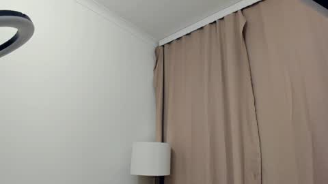 Snapshot of wine_on_lips chatting on 12.23.24 Amalia and Mia online show from 12.23.24