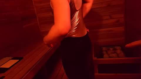 Snapshot of wipwips chatting on 02.25.26 KiwiFruit89 online show from 02.25.26