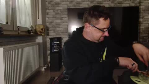 Snapshot of wirzwei8883 chatting on 11.10.25 Dirty online show from 11.10.25