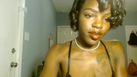 Snapshot of wishhwashy22 chatting on 12.08.24 Chanel online show from 12.08.24