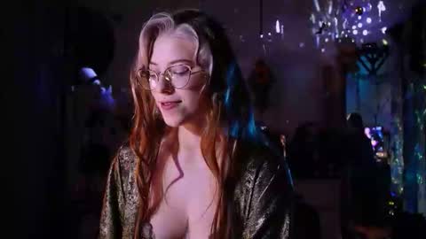 Snapshot of witch_fiona chatting on 04.21.26 Goddess of two strapons - Mr. long Don Mr. Pinky online show from 04.21.26