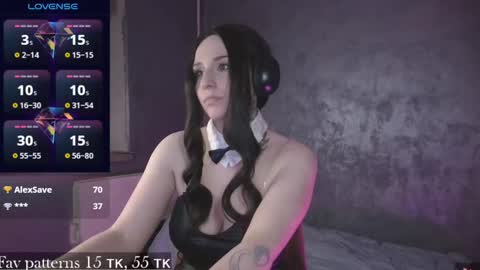 Snapshot of witchmooon chatting on 02.12.25 Kiara online show from 02.12.25