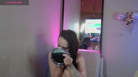 Snapshot of witchmooon chatting on 03.05.25 Kiara online show from 03.05.25