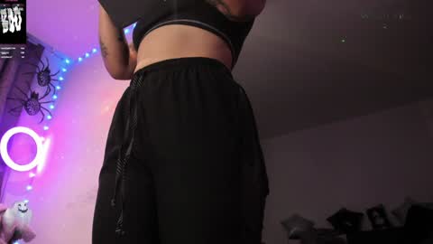     Luna Violeta  A r t i s t  online show from 12.19.24