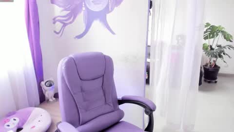     Luna Violeta  A r t i s t  online show from 10.20.25