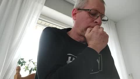 Snapshot of wittzel chatting on 02.14.26 wittzel online show from 02.14.26