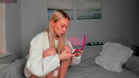 Snapshot of wladilia chatting on 02.11.25 wladilia online show from 02.11.25