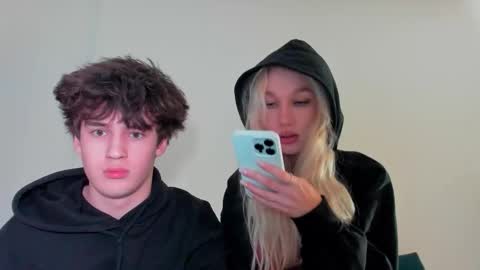 Snapshot of wladilia chatting on 11.27.25 wladilia online show from 11.27.25