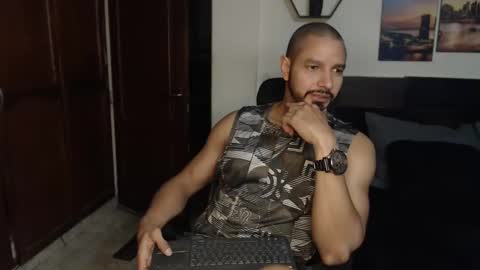 Magnus Dark independent model online show from 01.08.25