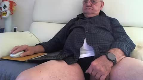 Snapshot of wobbel chatting on 12.23.24 wobbel online show from 12.23.24