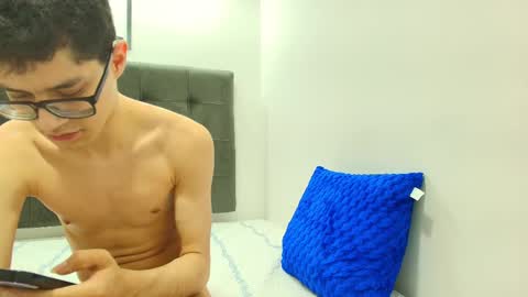 Snapshot of wolfan_sky chatting on 01.24.25 W O L F online show from 01.24.25