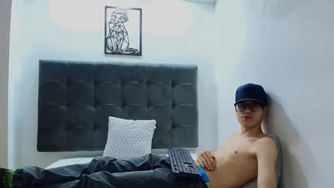 Snapshot of wolfan_sky chatting on 02.07.25 W O L F online show from 02.07.25