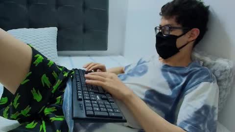 Snapshot of wolfan_sky chatting on 02.17.25 W O L F online show from 02.17.25