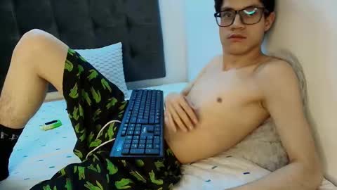 Snapshot of wolfan_sky chatting on 02.21.25 W O L F online show from 02.21.25