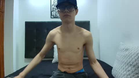 Snapshot of wolfan_sky chatting on 02.25.25 W O L F online show from 02.25.25