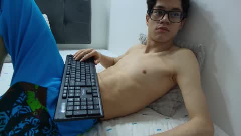 Snapshot of wolfan_sky chatting on 03.05.25 W O L F online show from 03.05.25