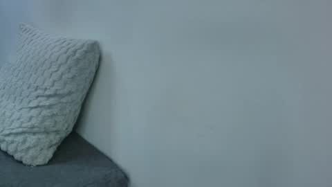 Snapshot of wolfan_sky chatting on 03.10.25 W O L F online show from 03.10.25