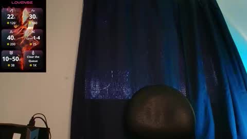 Snapshot of wolfan_sky chatting on 10.18.25 W O L F online show from 10.18.25