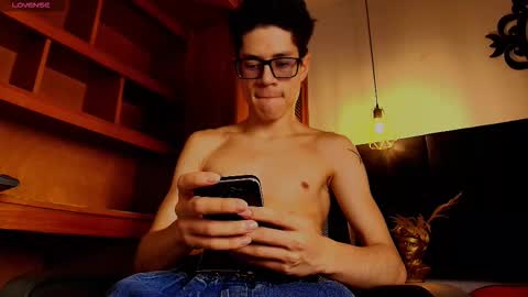 Snapshot of wolfan_sky chatting on 10.30.25 W O L F online show from 10.30.25