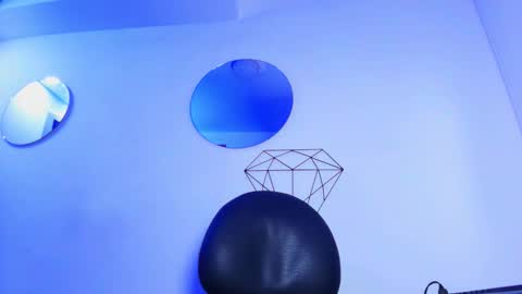 Snapshot of wolfan_sky chatting on 11.21.25 W O L F online show from 11.21.25