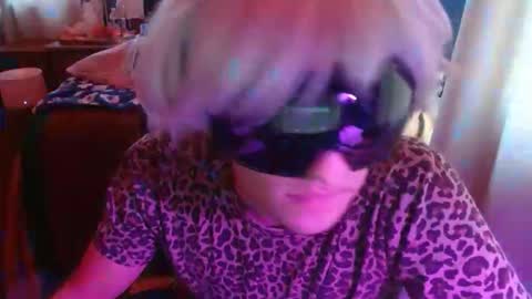 Snapshot of wolfgamer44 chatting on 11.19.25 wolfgamer44 online show from 11.19.25