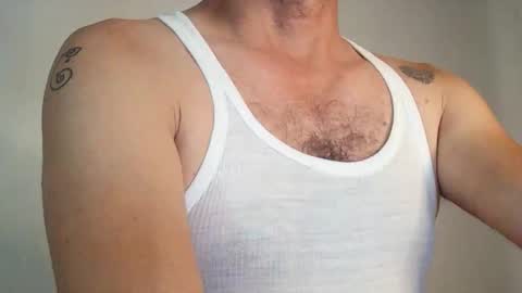 Snapshot of wolfofsea chatting on 10.31.25 Luis online show from 10.31.25