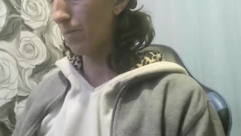 Snapshot of wolfxsnow chatting on 05.18.26 wolfxsnow online show from 05.18.26