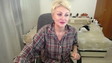 Snapshot of women_pleasures chatting on 02.07.25 women_pleasures online show from 02.07.25