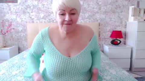 Snapshot of women_pleasures chatting on 02.16.25 women_pleasures online show from 02.16.25