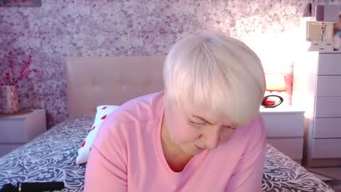 Snapshot of women_pleasures chatting on 02.19.25 women_pleasures online show from 02.19.25