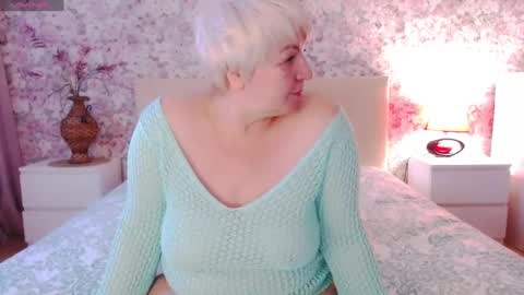 Snapshot of women_pleasures chatting on 03.04.25 women_pleasures online show from 03.04.25