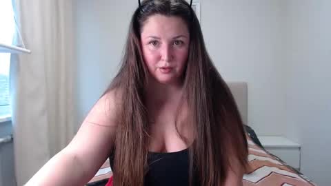 Snapshot of women_pleasures chatting on 03.10.25 women_pleasures online show from 03.10.25