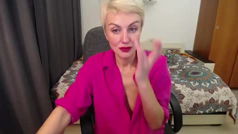 Snapshot of women_pleasures chatting on 09.18.25 women_pleasures online show from 09.18.25