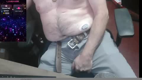 Snapshot of woodworker6473 chatting on 01.10.25 woodworker6473 online show from 01.10.25