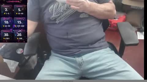 Snapshot of woodworker6473 chatting on 01.21.25 woodworker6473 online show from 01.21.25