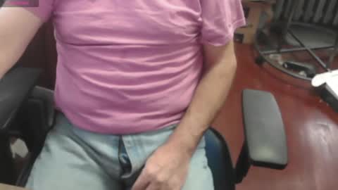 Snapshot of woodworker6473 chatting on 09.29.25 woodworker6473 online show from 09.29.25