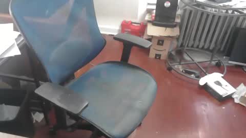 Snapshot of woodworker6473 chatting on 10.03.25 woodworker6473 online show from 10.03.25